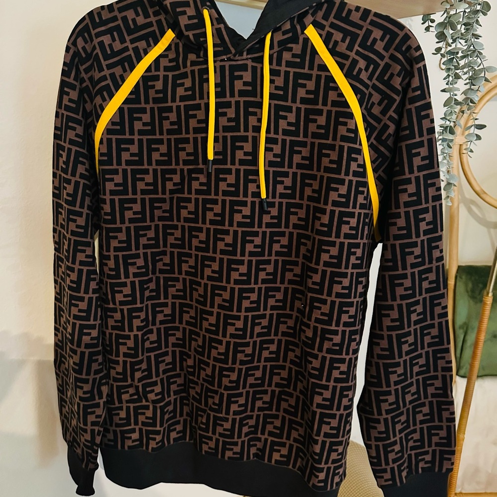 FENDI - worn once! Men’s Medium Ff pattern sweatshirt